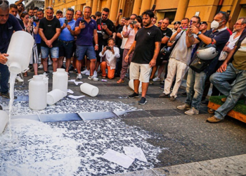 Protesta allevatori Napoli