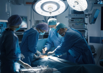 Figlia dona rene madre