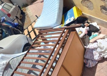 Famiglia occupa una casa: un marocchino aggredisce moglie e figli