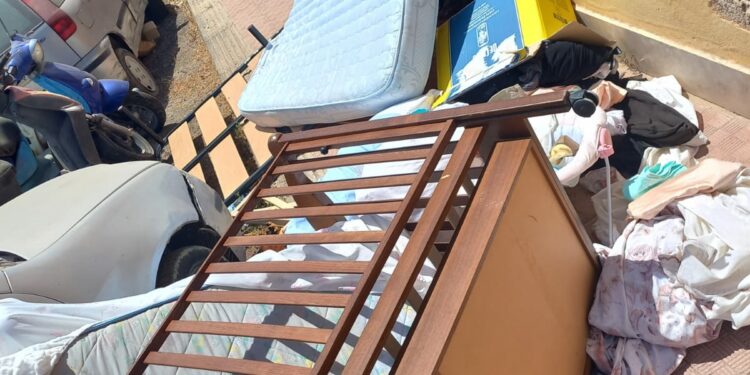 Famiglia occupa una casa: un marocchino aggredisce moglie e figli