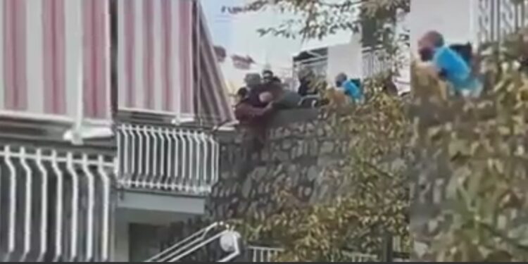 Tenta il suicidio lanciandosi da uno strapiombo di 8mt dopo un festino a base di cocaina