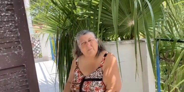 Vanda si lamenta della spesa: sono i suoi ultimi giorni in casa?