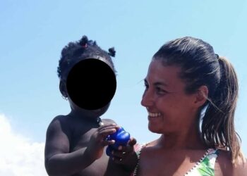 La madre fa l’ambulante, la piccola Sonia è “adottata” durante la giornata da Teresa