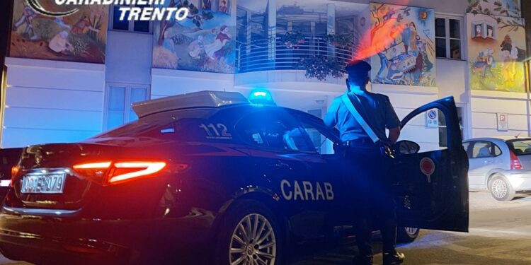 16enne salvata dai passanti, era stata sequestrata da un coetaneo