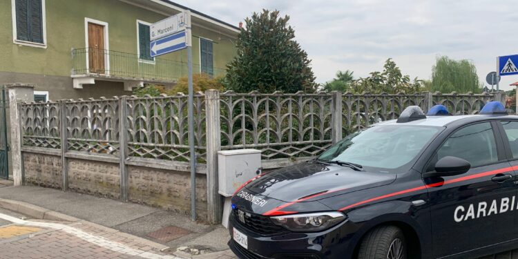 Uccide la madre per soffocamento poi tenta il suicidio: arrestato un uomo