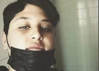 Quattordicenne muore in un incidente stradale: automobilista si dà alla fuga