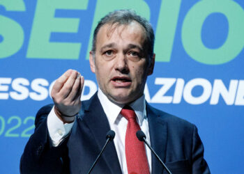 Il senatore Richetti accusato di abusi sessuali, lui:”contro di me solo falsità”