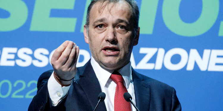 Il senatore Richetti accusato di abusi sessuali, lui:”contro di me solo falsità”