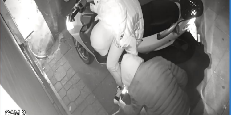 Bomba via Cavalleggeri Napoli