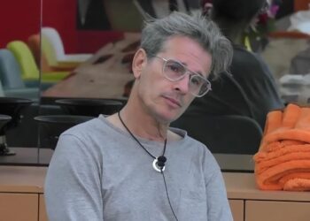 Gfvip, Marco Bellavia schernito ed isolato abbandona la casa: gli altri concorrenti accusati di bullismo dai social