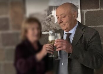 Marigliano, scoppia incendio in un appartamento: muore un uomo, salva la moglie e il figlio