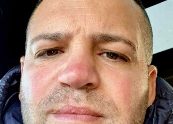 Incontrò Maradona a “C’è posta per te” che gli salvò la vita: quel ragazzo diventato uomo è stato arrestato per spaccio