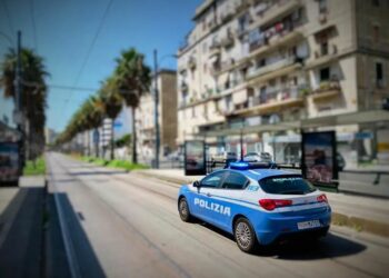 Napoli Poliziotta aggredita