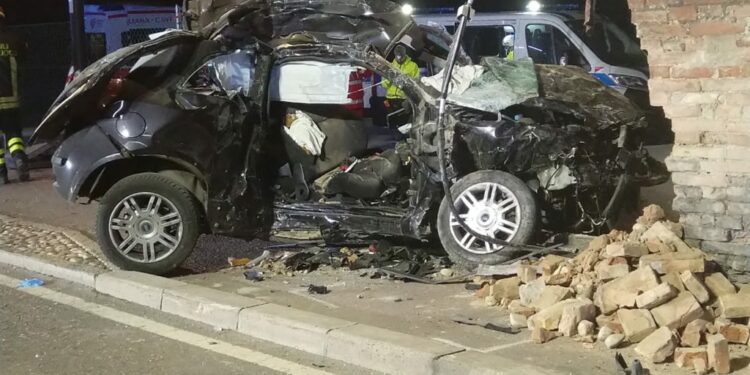 Incidente mortale distrugge due famiglie: morte 4 persone tra cui 3 minori