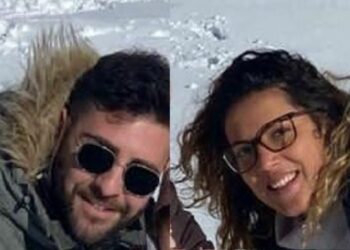 Uccide sotto casa dei genitori la sua ex e poi si spara un colpo alla tempia: la coppia aveva una bimba di due anni