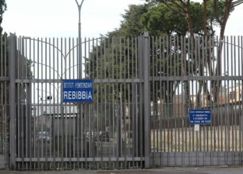 Abusi sulla nipote di 13 anni: arrestato all’estero lo zio orco