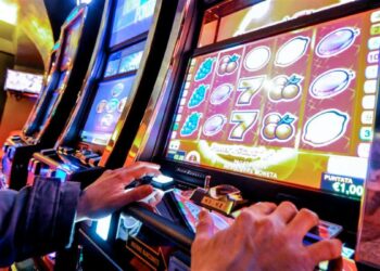 Accoltella un uomo perché occupa da troppo tempo un videopoker: arrestato un pregiudicato