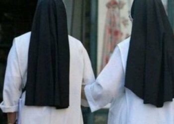 Suora violenta in una scuola: arrestata