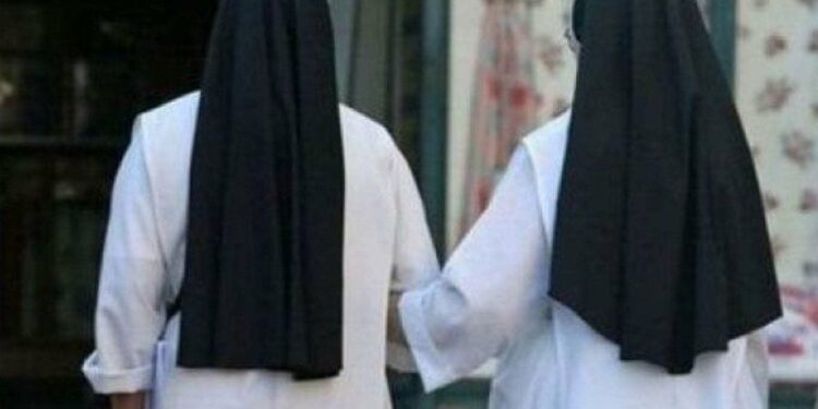 Suora violenta in una scuola: arrestata