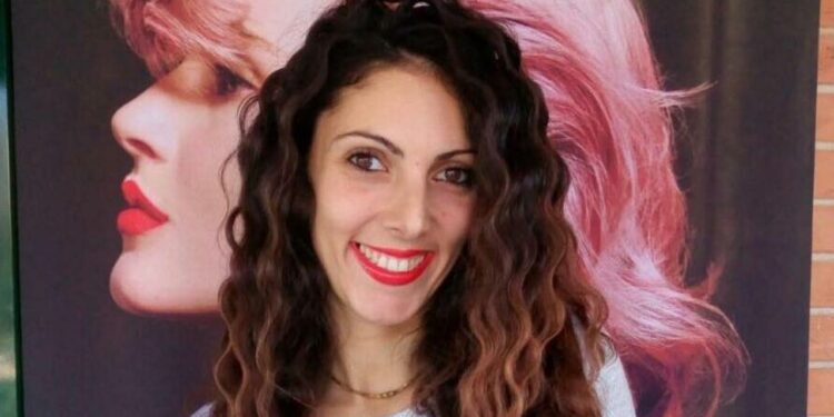 Donna trovata morta in strada: aveva il cranio fracassato