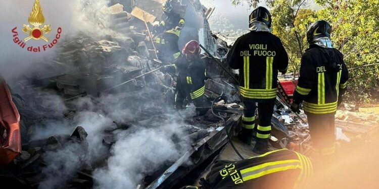 Potente esplosione fa crollare una villetta: due persone disperse e due persone in gravi condizioni