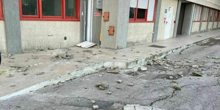 Chiama la madre dopo il terremoto ma non risponde: è morta da due mesi