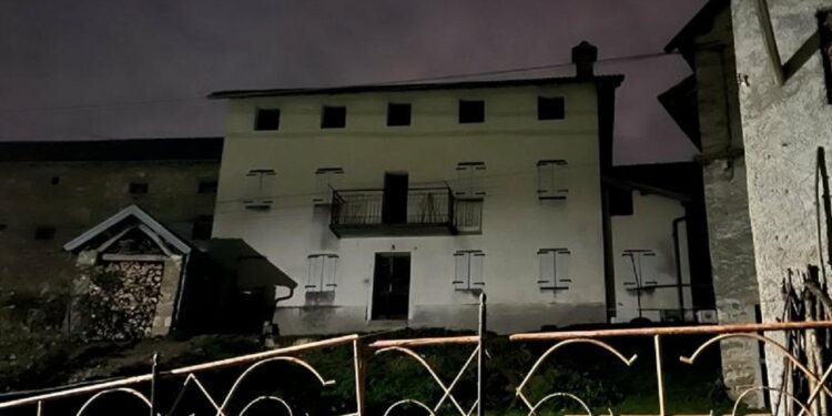 Uccide la madre poi si toglie la vita: i corpi trovati dalla sorella