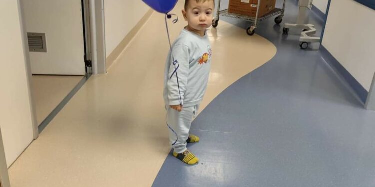Il piccolo Gabriele finisce il suo ciclo di terapie: festa al Santobono Pausilipon
