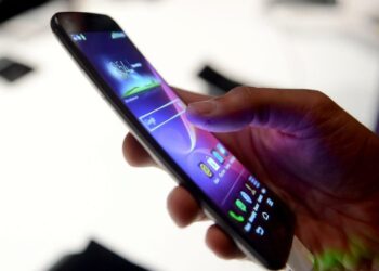 Adesca sui social una donna che s’innamora di lui: l’uomo le estorce del denaro