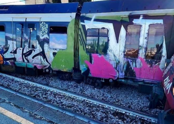 Deragliato treno circumvesuviana nella stazione di Pompei