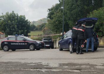 Uccide la moglie poi si suicida impiccandosi al cavalcavia: la tragedia nel salernitano