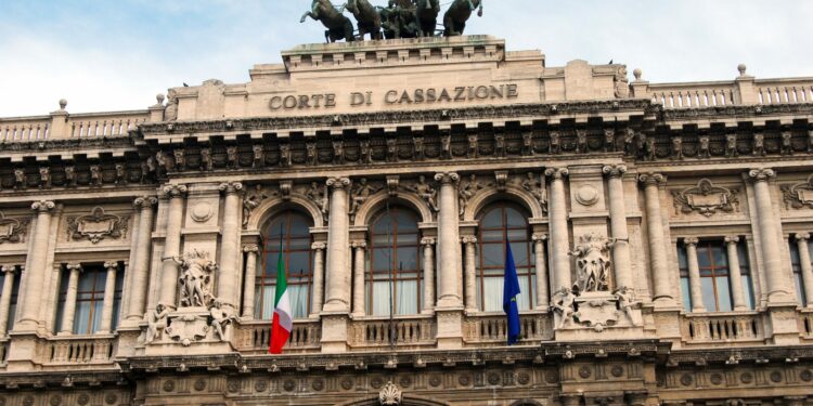 Perseguitato nel suo paese per aver fatto video pornografici: è accolto come profugo meritevole di protezione