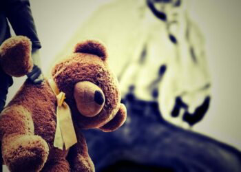 Bambine segregate in uno sgabuzzino: condannati i genitori adottivi