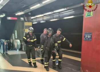 Bambina di 11 anni scomparsa: ritrovata in spiaggia dai vigili del fuoco