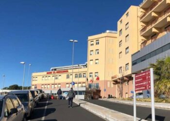 Tragedia in ospedale: paziente si toglie la vita lanciandosi dal 4° piano