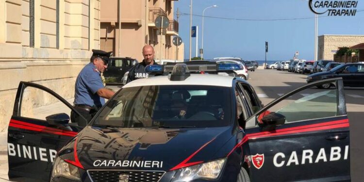 Notte di sesso si trasforma in incubo per un giovane: picchiato e rapinato