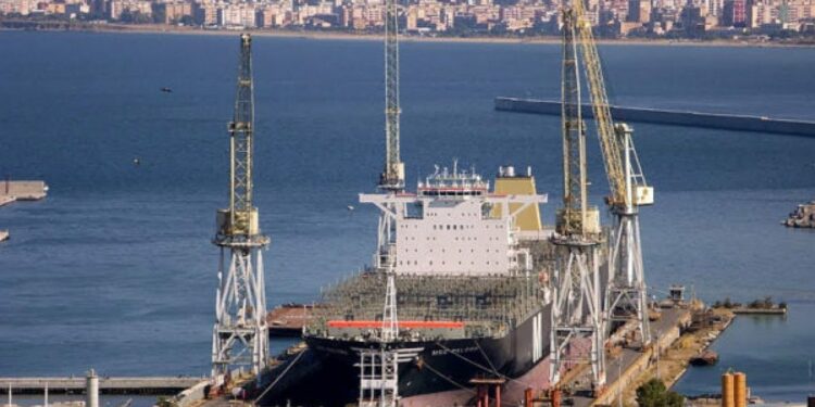 Operaio di 61 anni morto schiacciato in un cantiere 