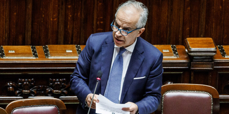 In Italia spuntano nuove stazioni di polizia cinesi, Piantedosi: “Possibile sanzioni”