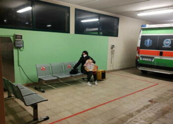 Rovigo, donna lasciata fuori all'ospedale