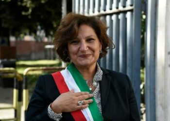 Aggressione alla sindaca di Arzano Vincenza Aruta: l’assalitore aveva delle forbici