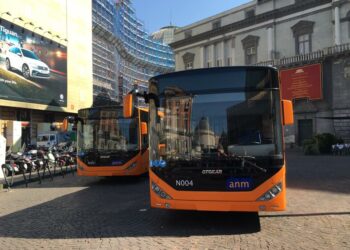 “Accompagnami fino a casa o ti faccio del male”, la pretesa di un bruto sopra un Autobus