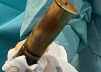 “Aiuto, ho una bomba nel retto”: 88enne fa evacuare l’ospedale