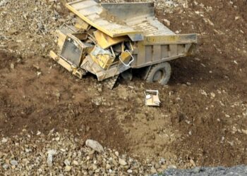 Sepolto da un cumulo di ghiaia: tragedia in un campo edilizio