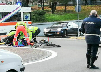 63enne investito da un pulmino: morto sul colpo