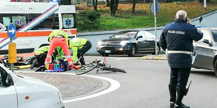 63enne investito da un pulmino: morto sul colpo