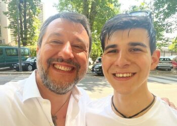 Aggredito con una bottiglia di vetro il figlio di Salvini