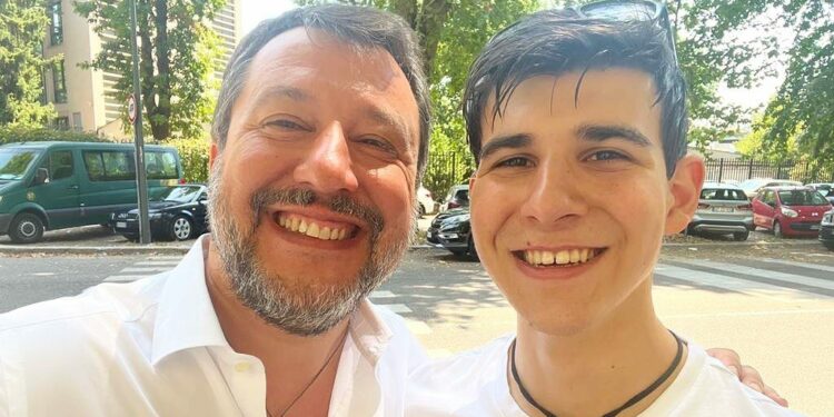 Aggredito con una bottiglia di vetro il figlio di Salvini
