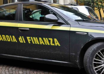 fuochi d'artificio illegali scoperti dalla guardia di finanza