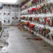 “Neanche nei cimiteri si può stare tranquilli”, ladri serrano l’ingresso e rubano 200 portavasi