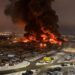Mosca, un incendio impressionante divampa in un grande centro commerciale